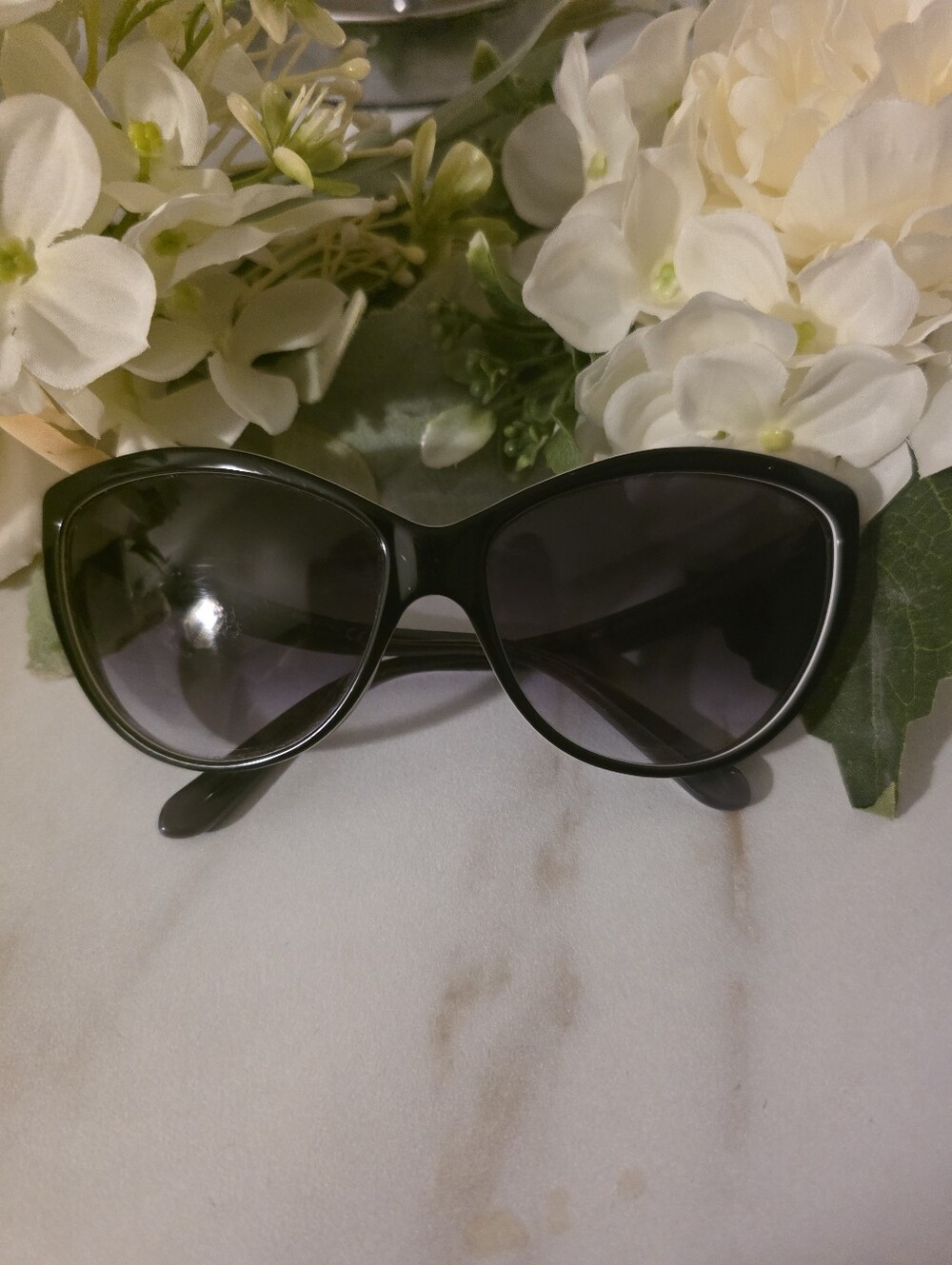 Alexander McQueen Black Gloss Cat-Eye Sunglasses with Gradient Lenses